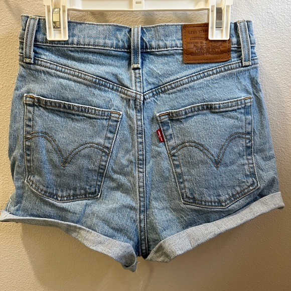 Levi’s premium rib cage shorts size 26 with distress. Light wash. - Picture 2 of 6